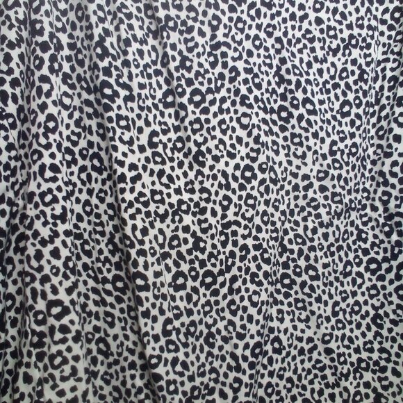 Old Navy Blouse XL Sleeveless V-Neck Flowing Animal Print Black White - Picture 7 of 15
